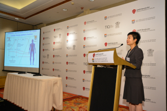 香港大學李嘉誠醫學院臨床腫瘤學系臨床教授鄺麗雲教授講解細胞免疫治療及如何將有關技術引進香港